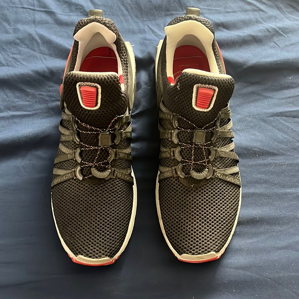 Nike shoc
